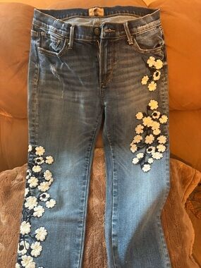 DRIFTWOOD Blue Denim Ankle Jeans with White Floral Appliqué